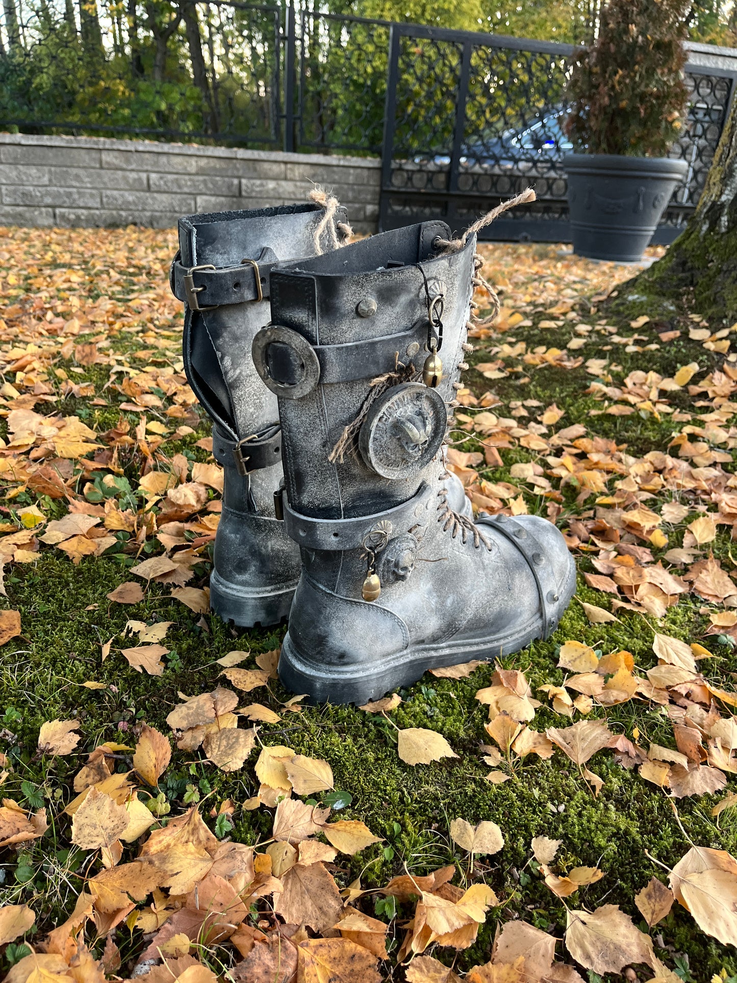 Krampusstiefel 20 Loch Grau Antik